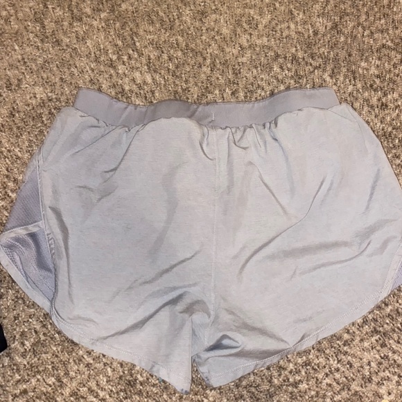 light grey under armour workout shorts - Picture 2 of 2
